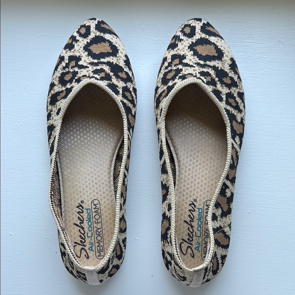 Skechers Black and Cream Flats with Leopard Print size 7.5